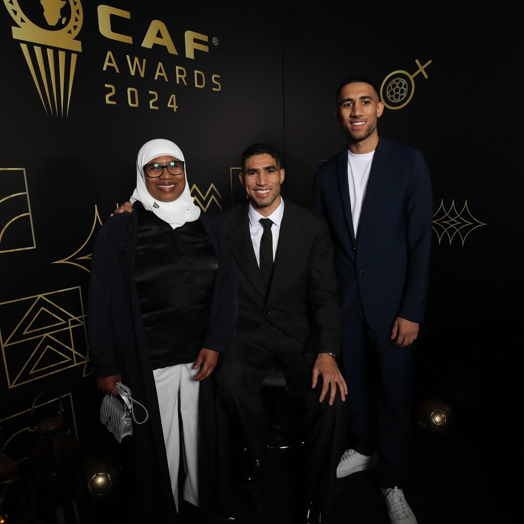 هل يعيش حكيمي أسبوعا من ذهب؟