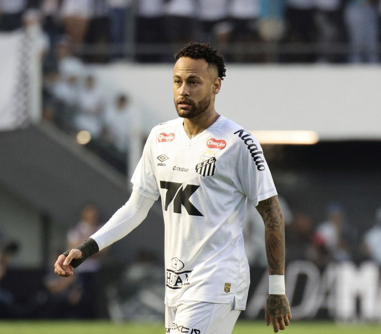 نيمار يعود إلى صفوف سانطوس بعد غياب دام شهرا ونصف بسبب الإصابة