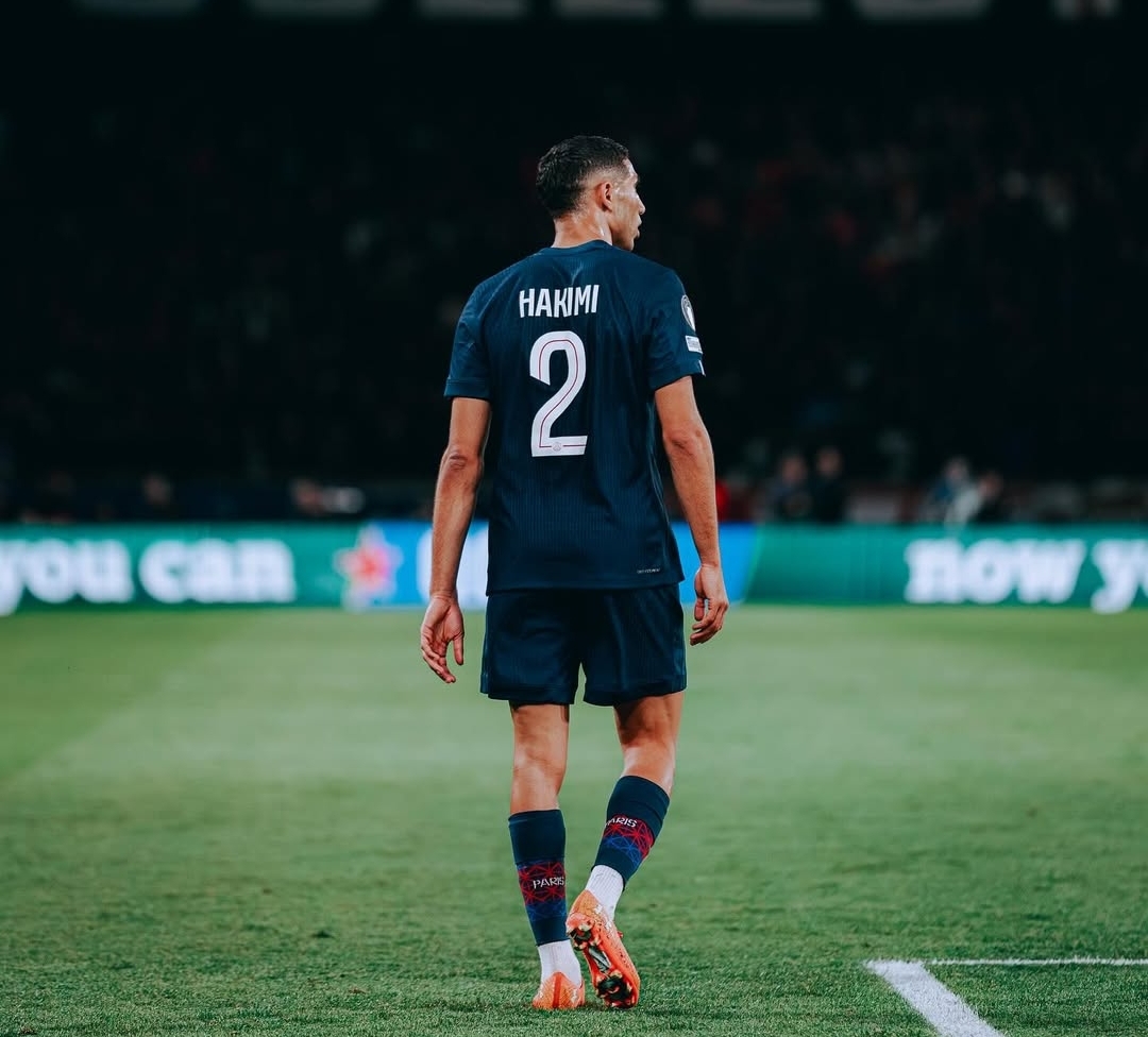 حكيمي يطمئن متابعيه بعد إصابته المقلقة