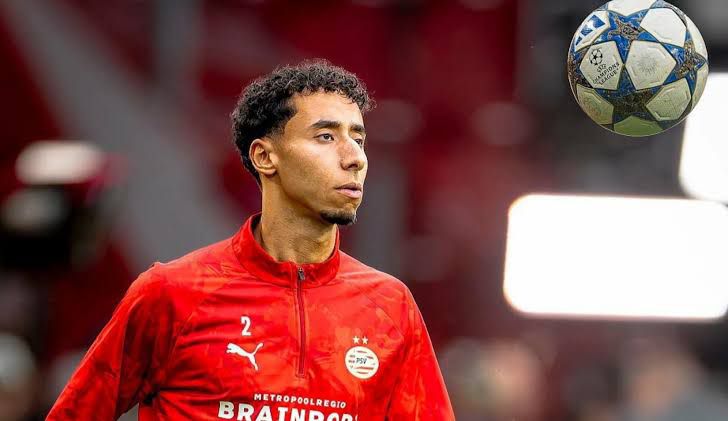  المنتخب  تحاور حصريا أنس صلاح الدين لاعب أيندهوفن