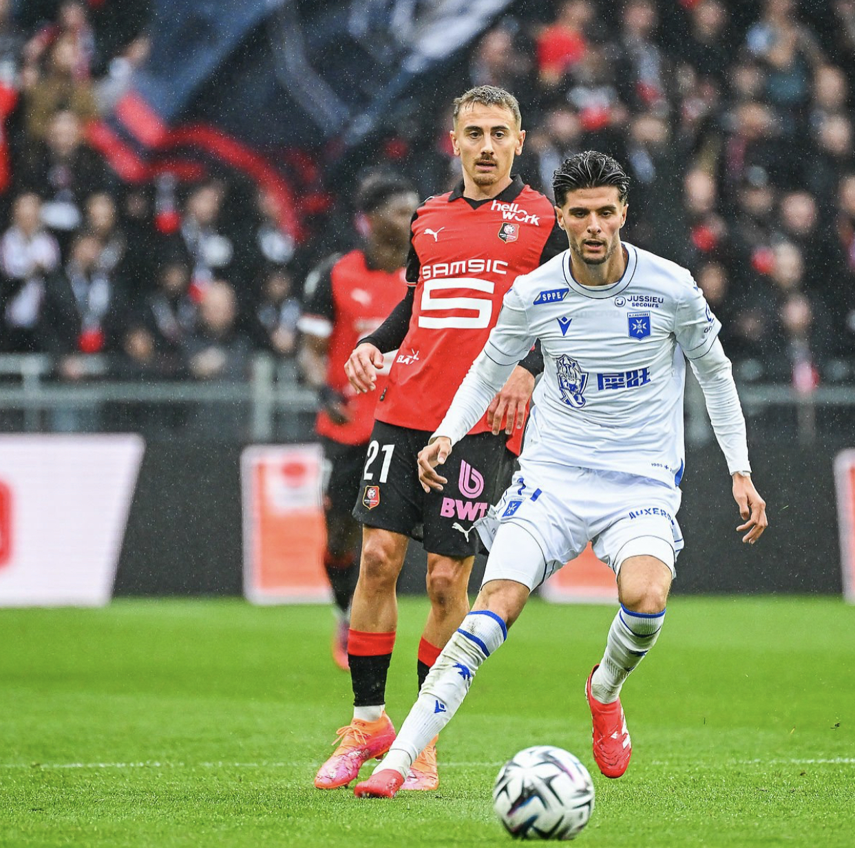 هذا هو تاريخ عودة الدولي أسامة العزوزي