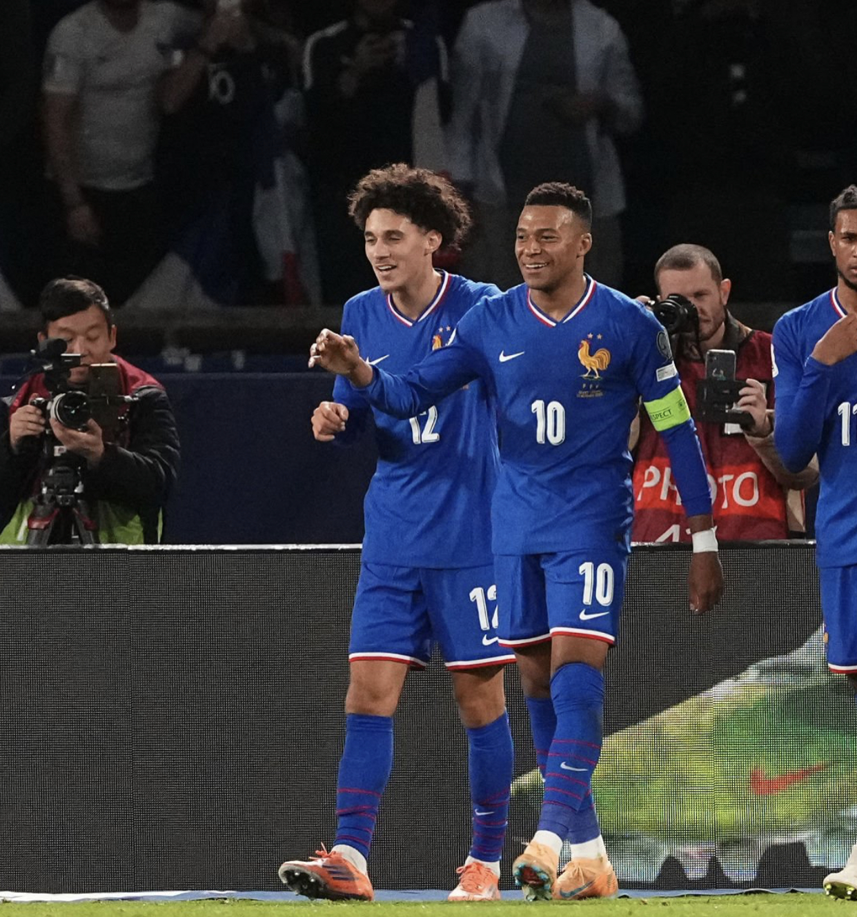 ثنائية مبابي نقود فرنسا إلى كأس العالم