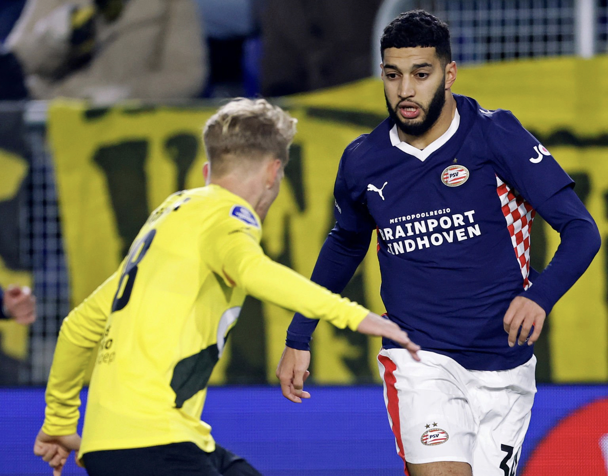 فوز صغير لأيندوفن برسمية مطلقة لصيباري وصلاح الدين