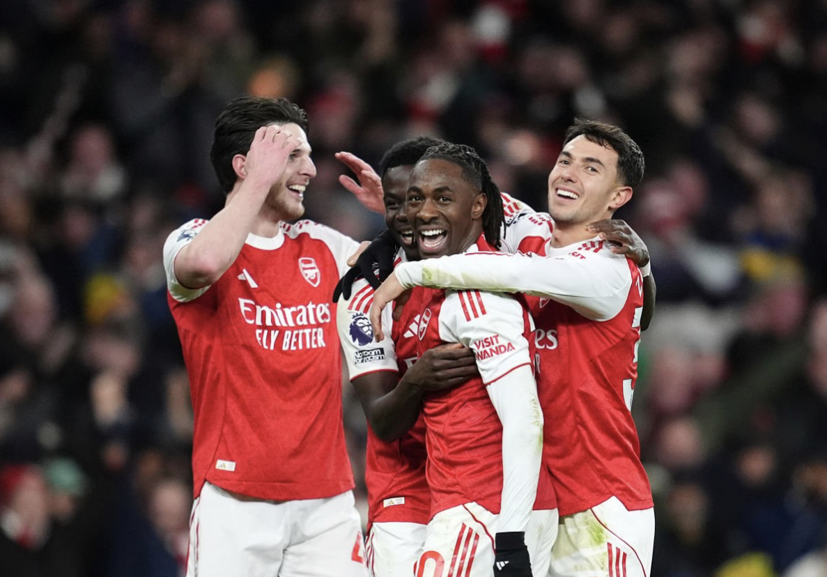 بطولة إنكلترا: أرسنال يتخطى سبيرز 4-1 بثلاثية إيزي ويبتعد في الصدارة