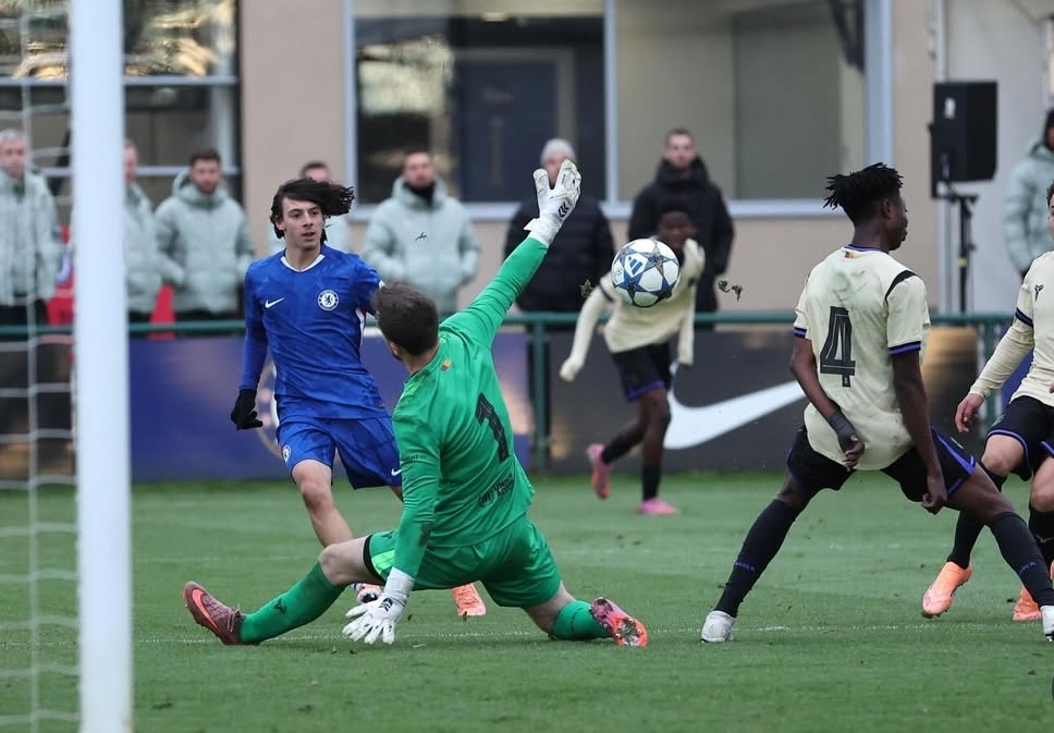 الشبل المغربي رباج يسجل بمرمى برشلونة في العصبة