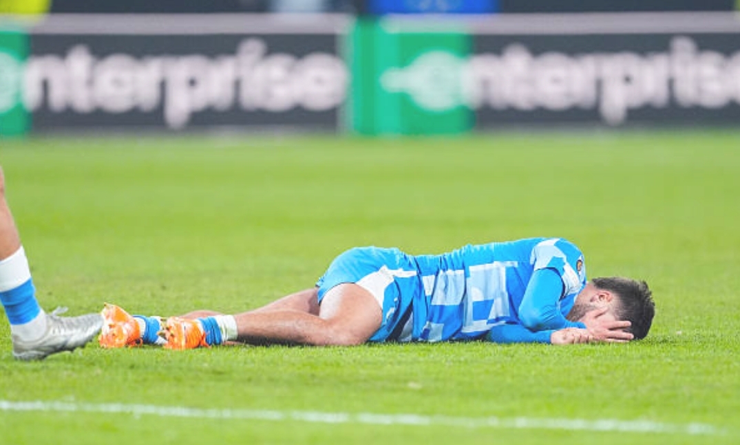 مدرب أوتريخت عن اصابة الكرواني: لا أعرف إن كان ارتجاجًا في المخ، سنرى. لكن الإصابة لم تكن جيدة 