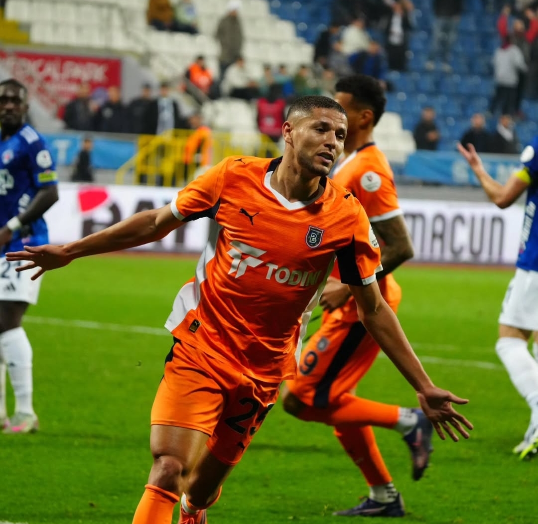 أمين حارث يدشن موسمه بأول هدف