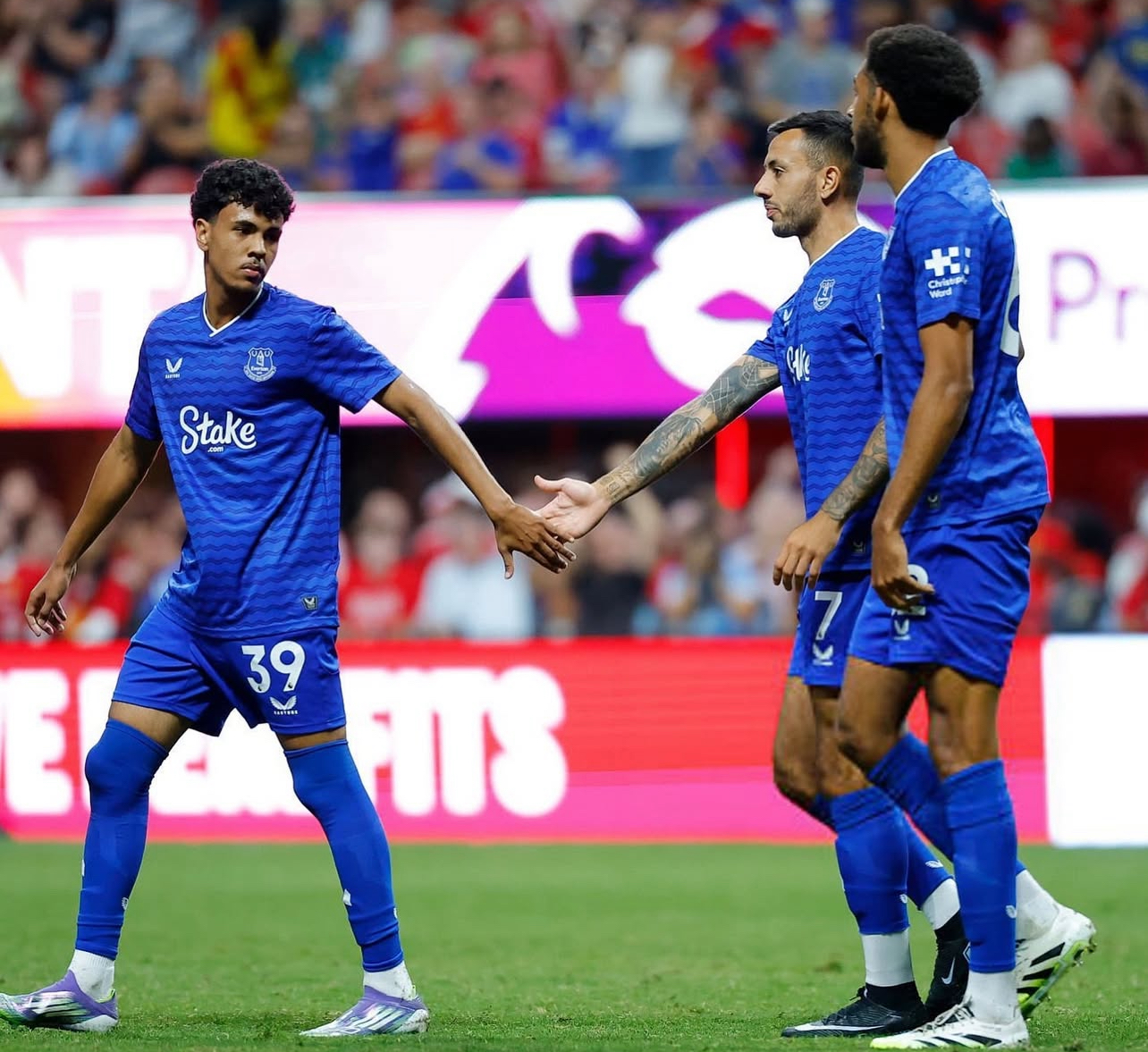 الصحافة البريطانية تكشف السبب الحقيقي لعدم ظهور أزنو