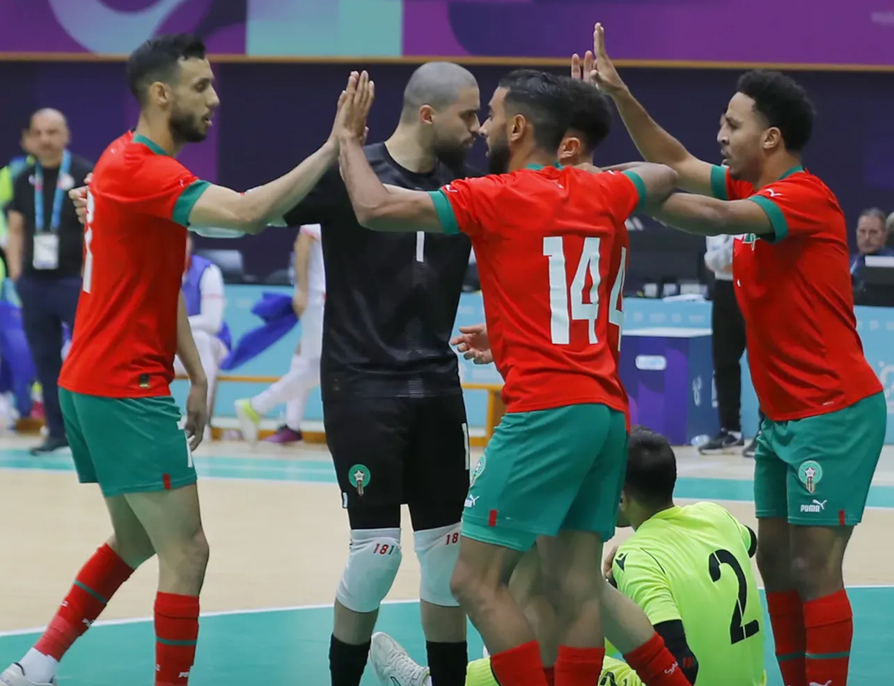 منتخب القاعة يضرب بالأربعة ويتأهل لدور النصف