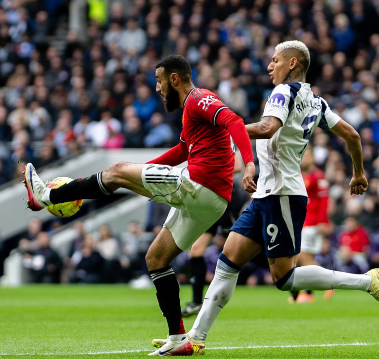 خرج مزراوي ومان يونايتد تعادل في آخر الأنفاس في مباراة مجنونة