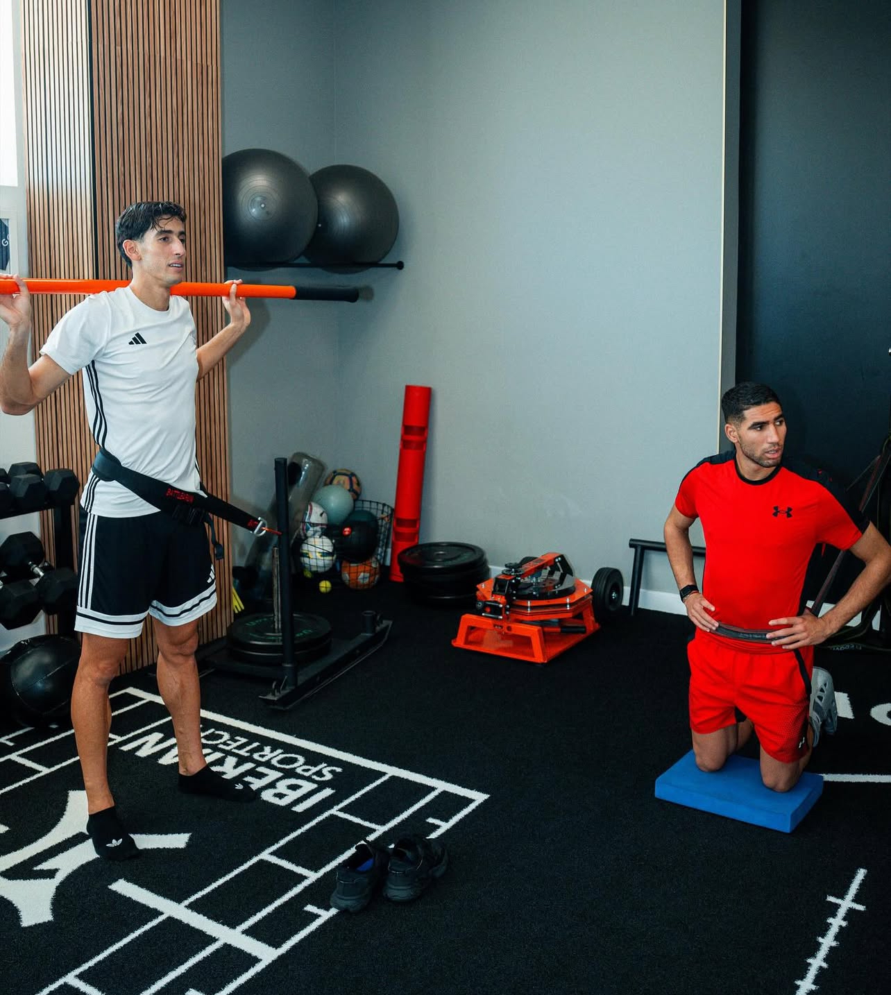 أكرد وحكيمي يسابقان الزمن من أجل العودة