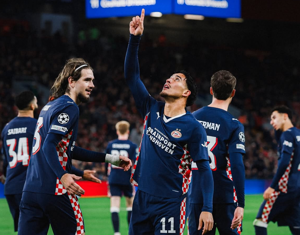 مدرب أيندهوفن يكافئ دريوش