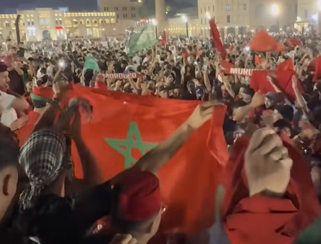 سوق واقف يلبس ألوان المغرب واحتفالات واسعة بفوز أسود الأطلس