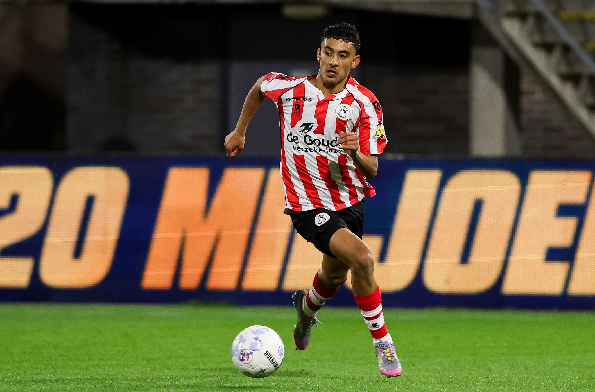 5 ملايين أورو تنقل أيوب أوفقير من سبارطا إلى ألكمار