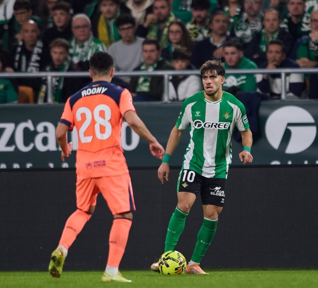 تمريرة حاسمة وضربة جزاء للزلزولي وهزيمة ثقيلة لبيتيس