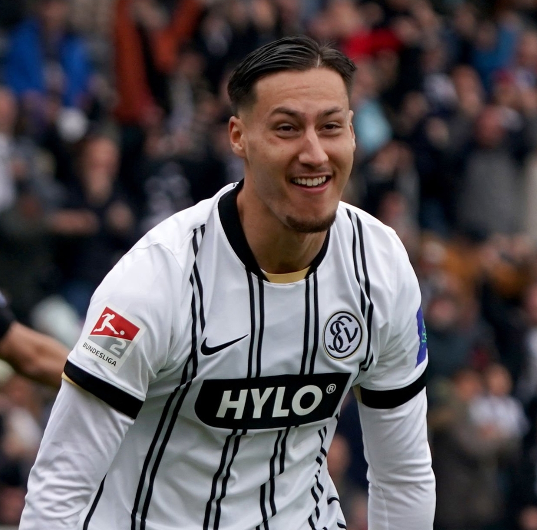 ابنو طالب سجل الهدف 11