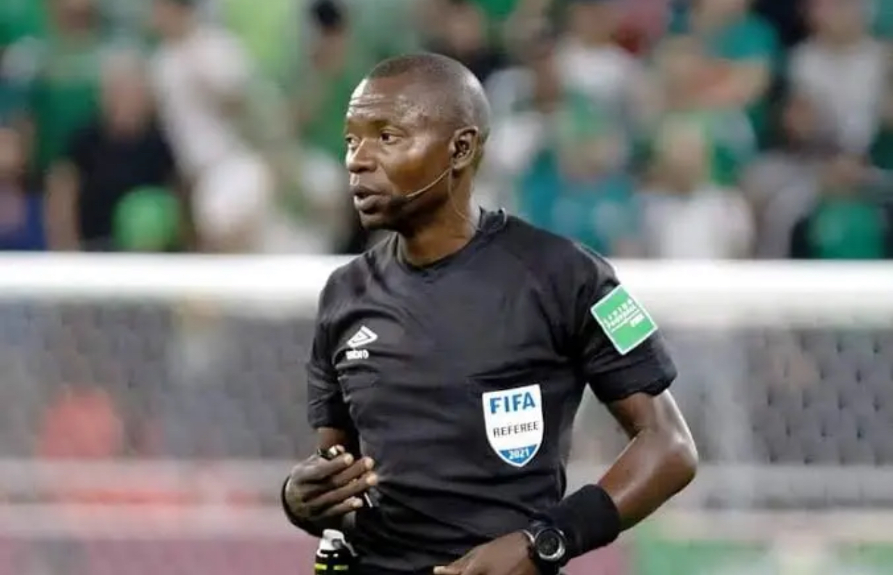 كأس إفريقيا للأمم.. حكم كونغولي يقود مباراة الإفتتاح بين الأسود وجزر القمر