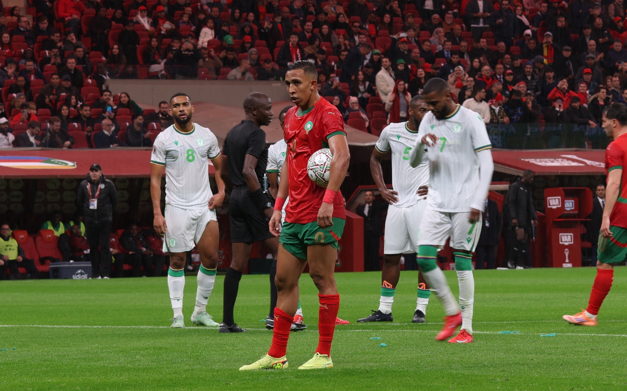 ثنائية الأسود تطيح بجزر القمر في افتتاح  الكان 