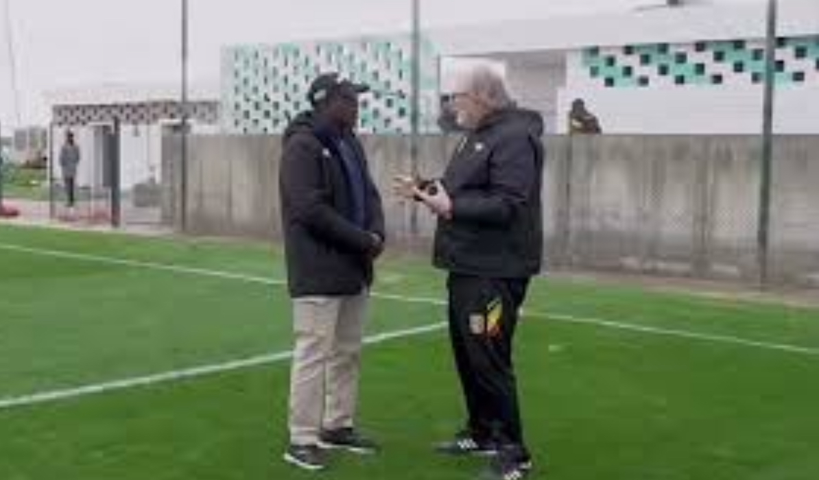 نائب رئيس جامعة مالي يحفز النسور في مواجهة المغرب