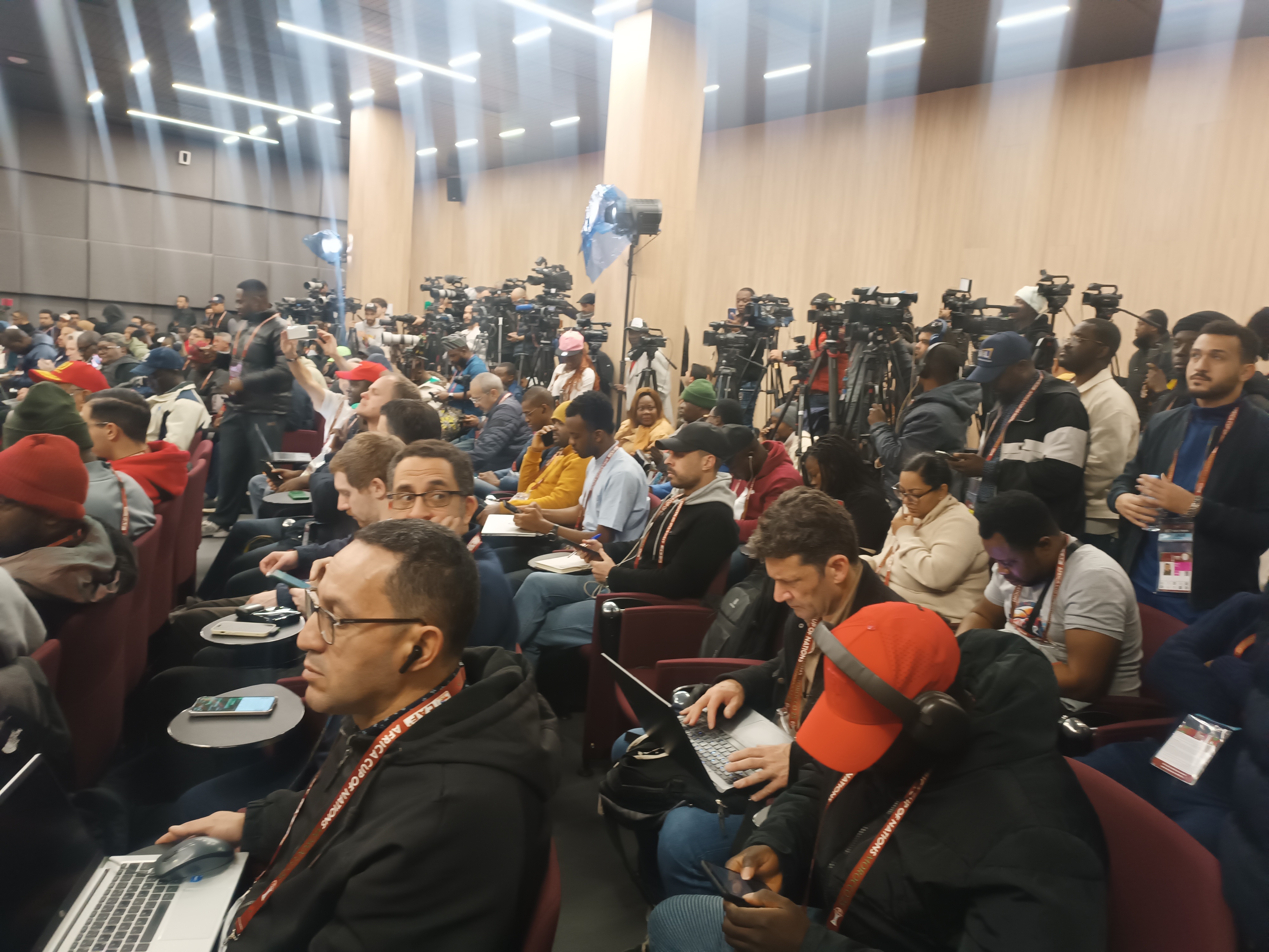 غزو إعلامي في ندوة الناخب الوطني