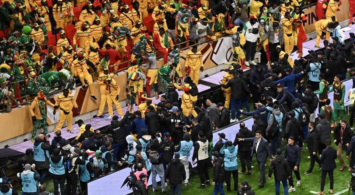 السلطات الأمنية تنفي وفاة شخص من حراس الملعب