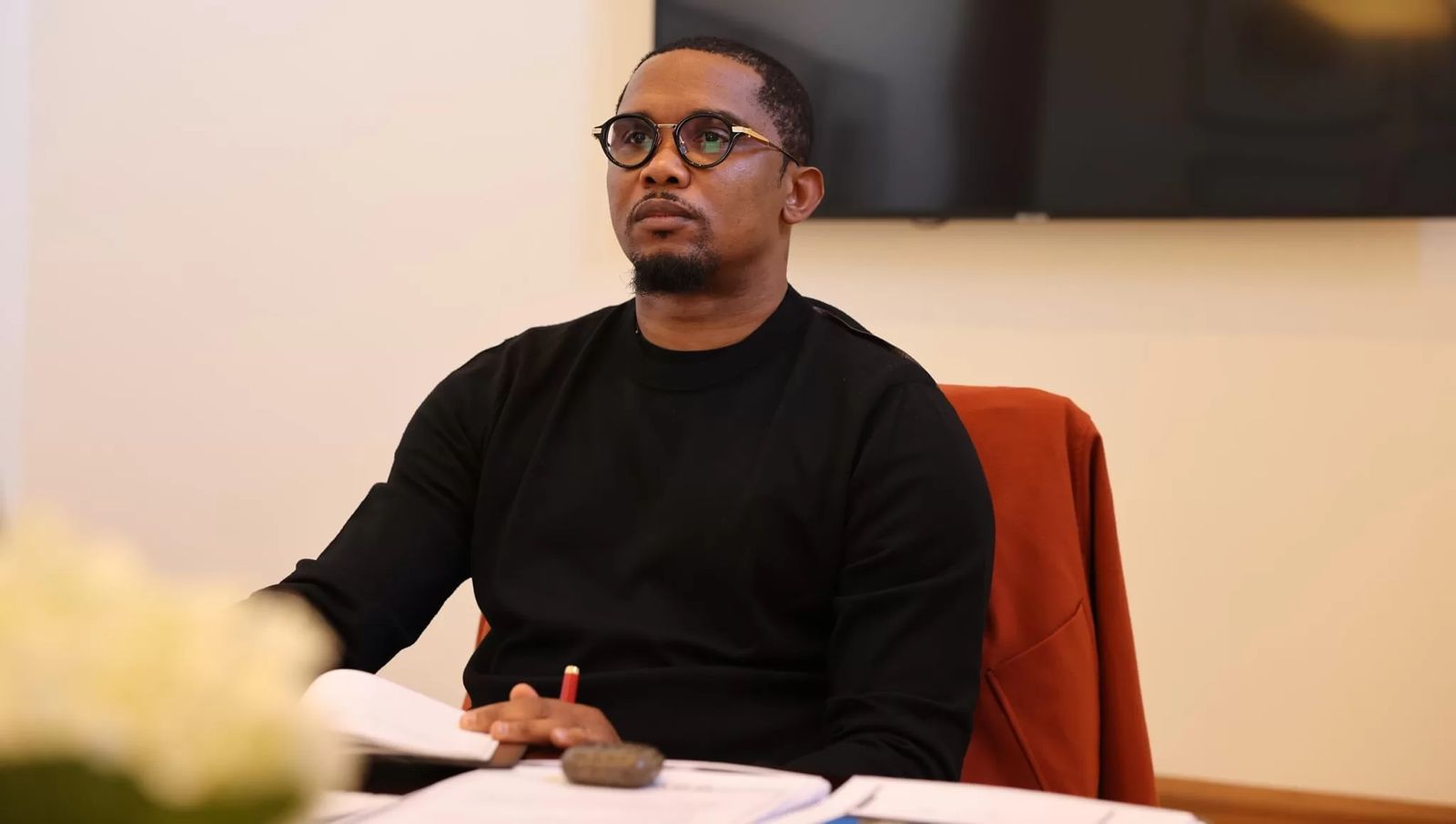 صامويل إيطو يدافع عن باب تياو