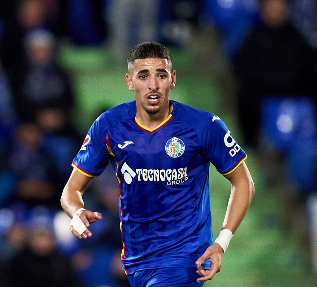 أوتار الركبة تغيب عبقار