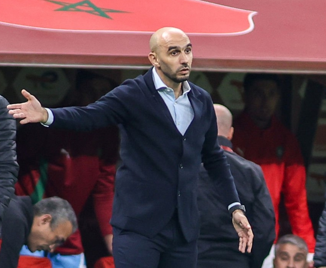 الركراكي برفقة المحمدي في ندوة صحفية قبل مباراة نيجيريا في دور النصف