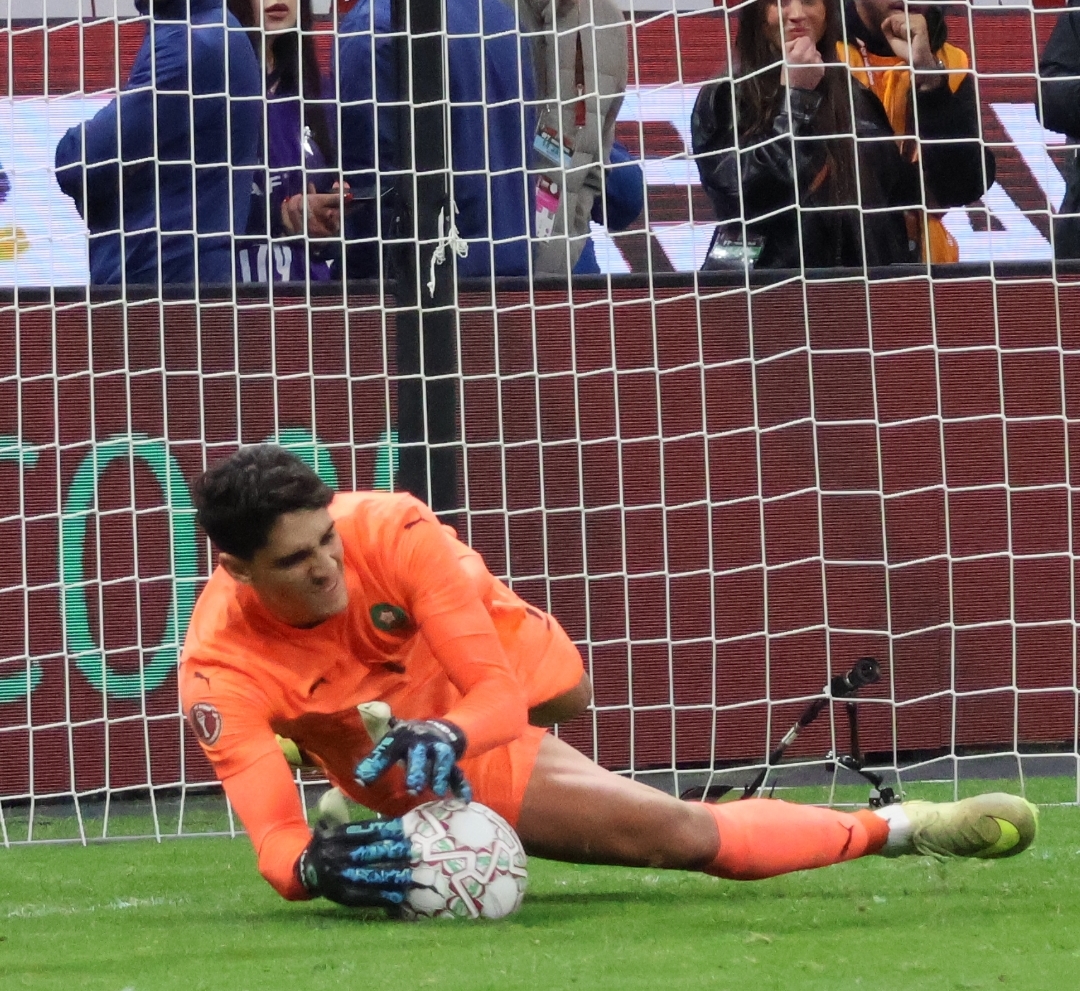 ياسين بونو.. رجل الأمسيات الكروية الكبرى بامتياز