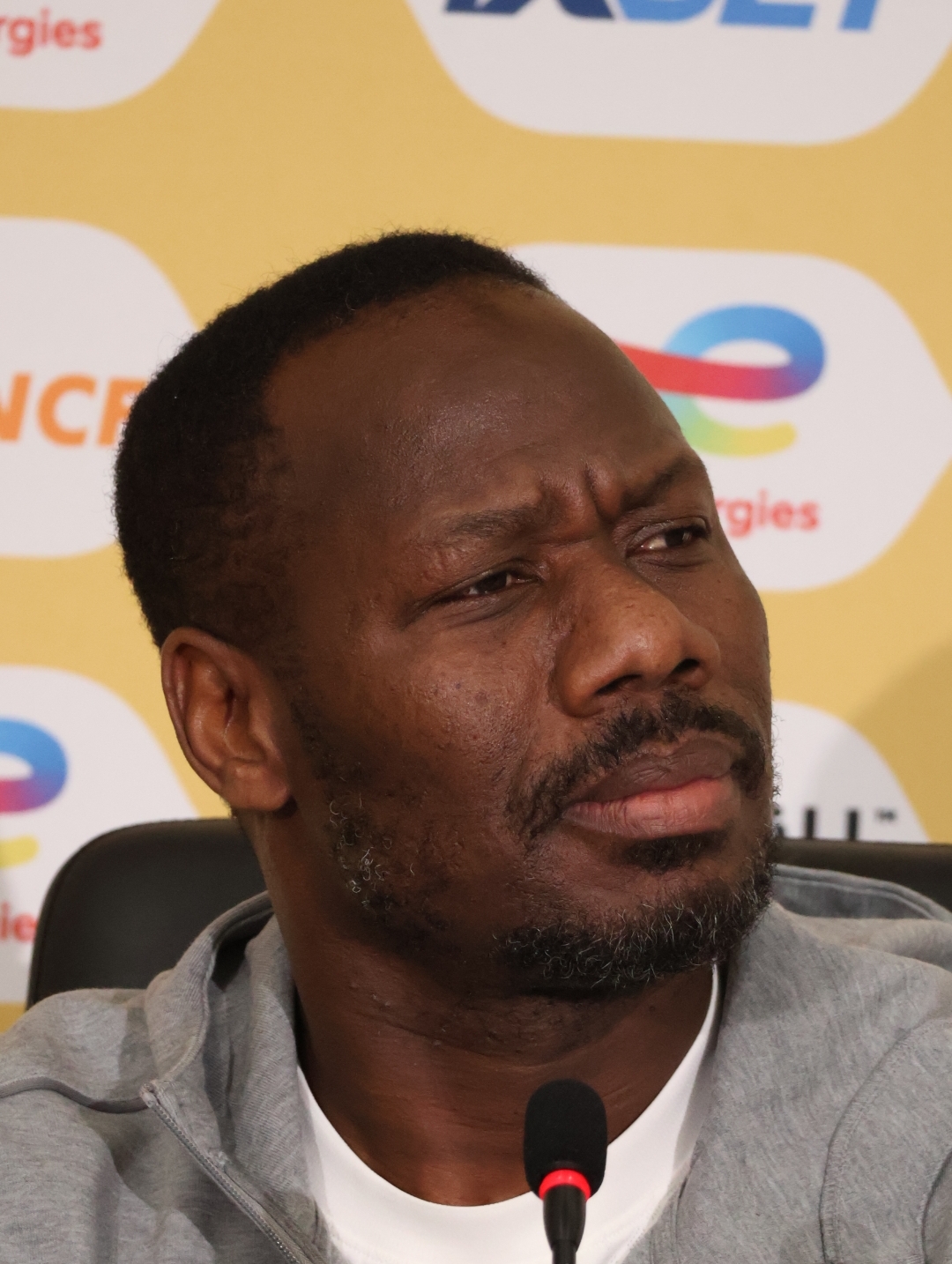 پاپ تياو يسخر من حسام حسن قبل المباراة النهائية