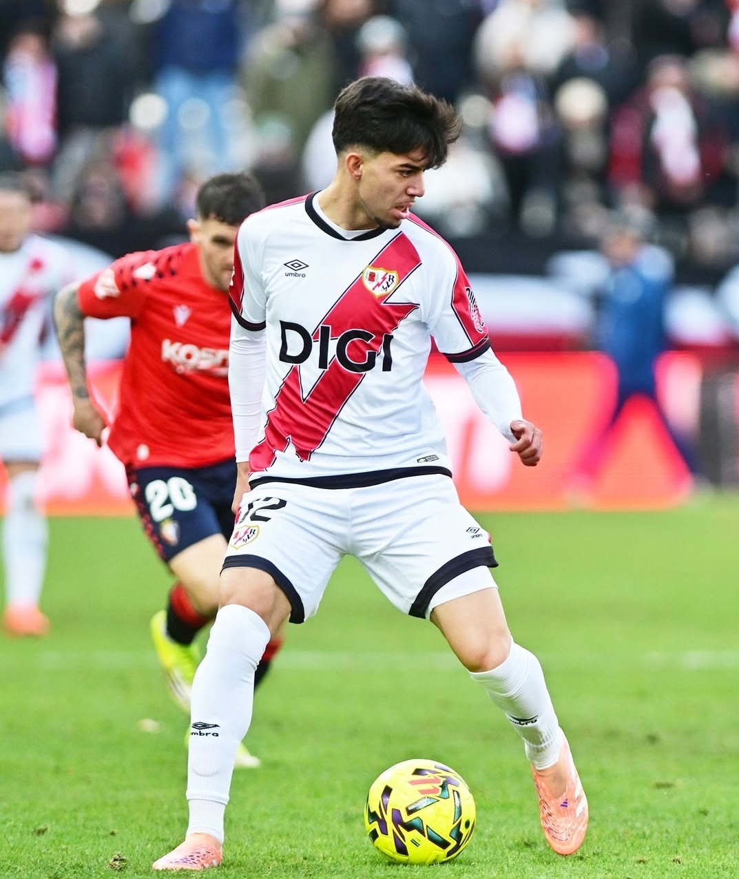 أخوماش: سعيد بانضمامي الى رايو فاييكانو لأنه يتماشى مع إمكانياتي