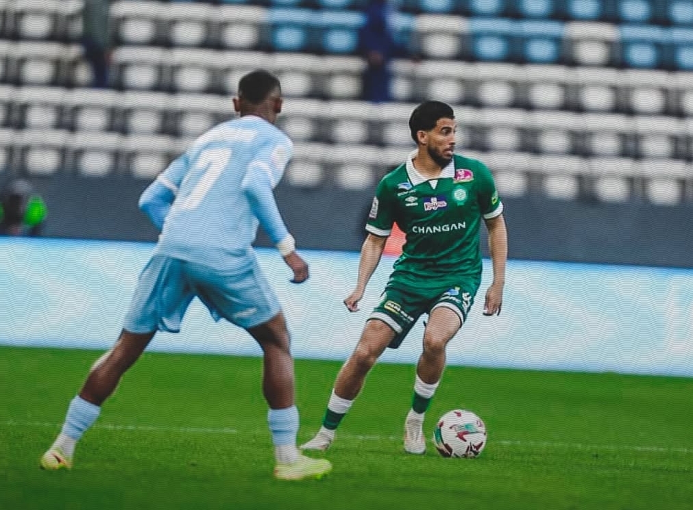 البطولة الإحترافية 1.. الرجاء يتفادى فخ اتحاد تواركة بعشرة لاعبين