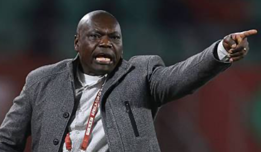 مدرب الكامرون يدخل التاريخ