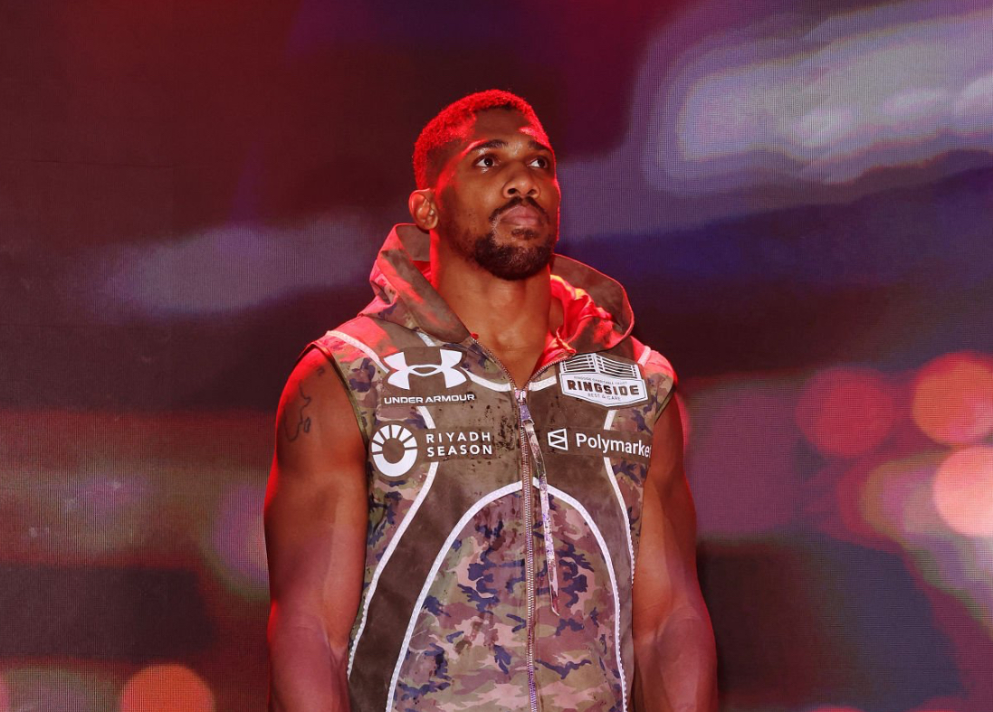 جوشوا ينعي صديقين مقربين لقيا حتفهما في حادث سير مروع