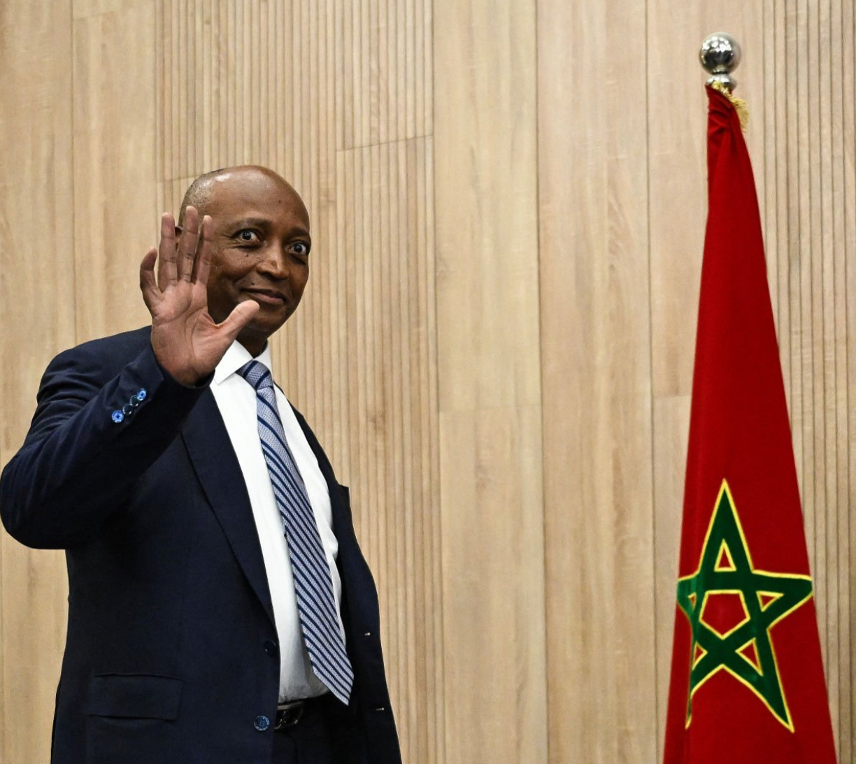 ما دور موتسيبي في العقوبات على الجامعة واللاعبين؟