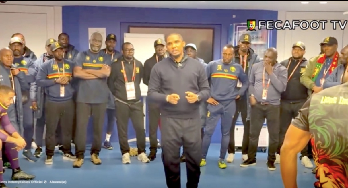 صامويل ايطو يواسي لاعبيه: رؤيتكم حزينين تُدمع عيني