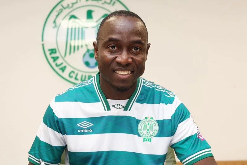 لاعب نيجيري يطلب كامل مستحقاته قبل فسخ عقده مع الرجاء