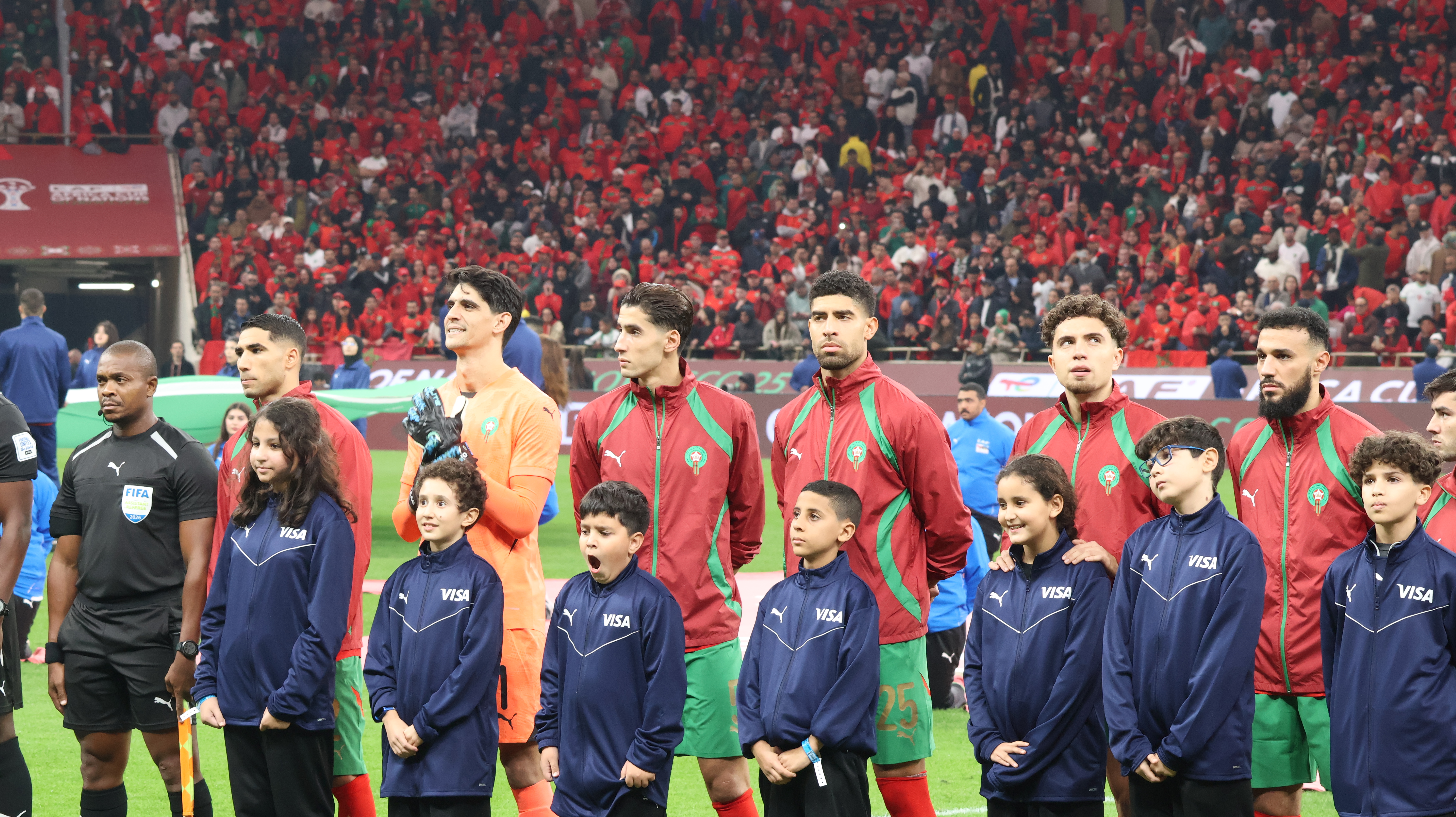 54000 تذكرة بيعت لمبارتي الأسود في مدريد ولانس