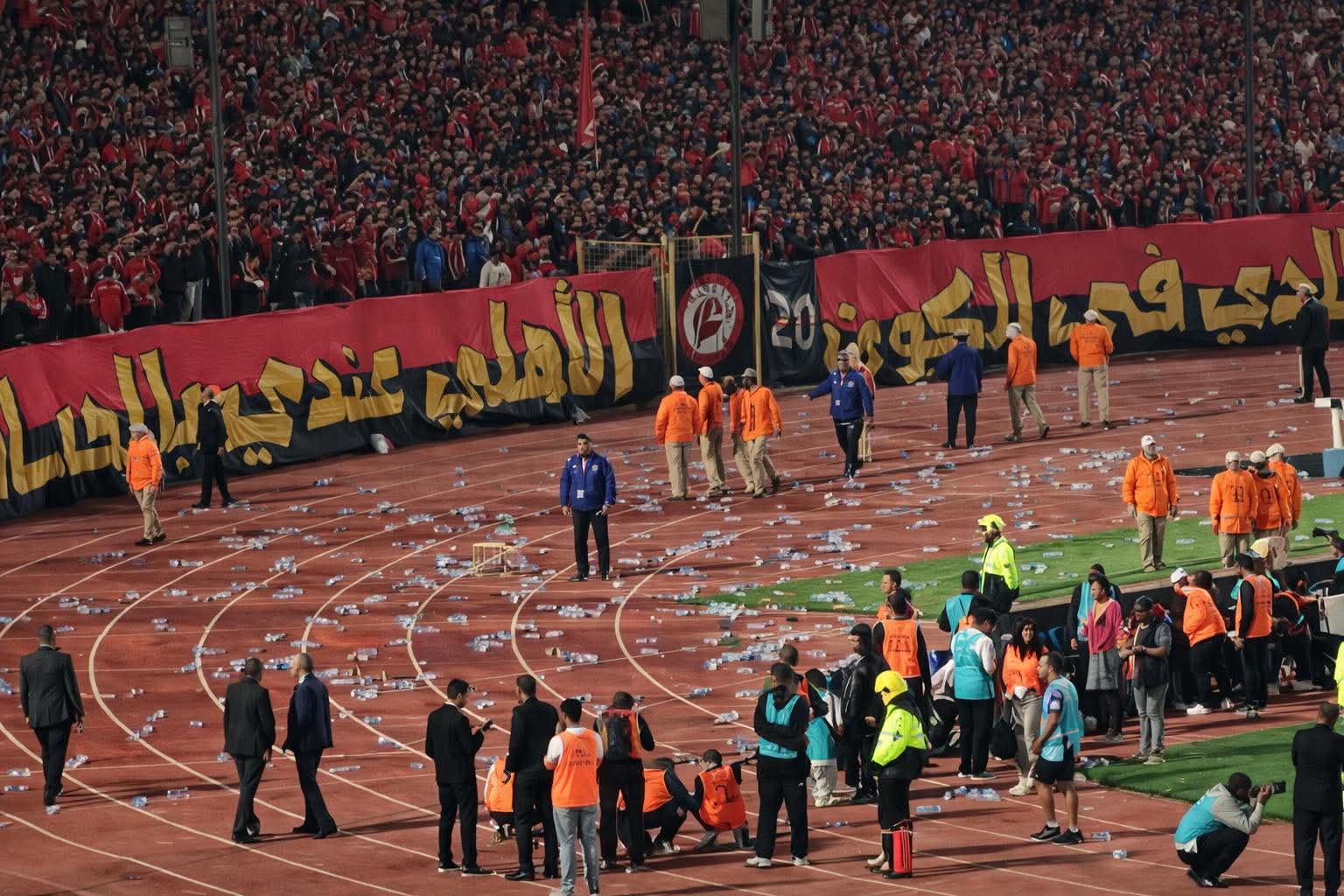 الكاف تفتح تحقيقا في مباراة الأهلي والجيش وتتوعد بأقصى العقوبات