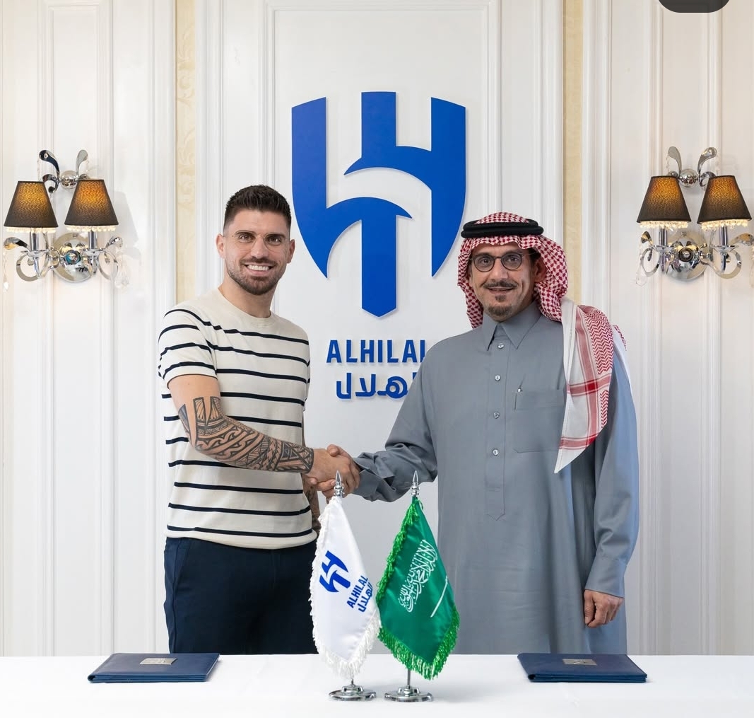 الهلال السعودي يمدد عقد البرتغالي روبن نيفيش