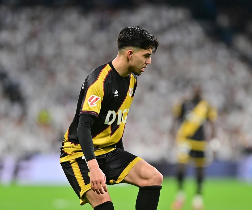 بصمة واضحة لأخوماش في بداياته مع رايو فايكانو