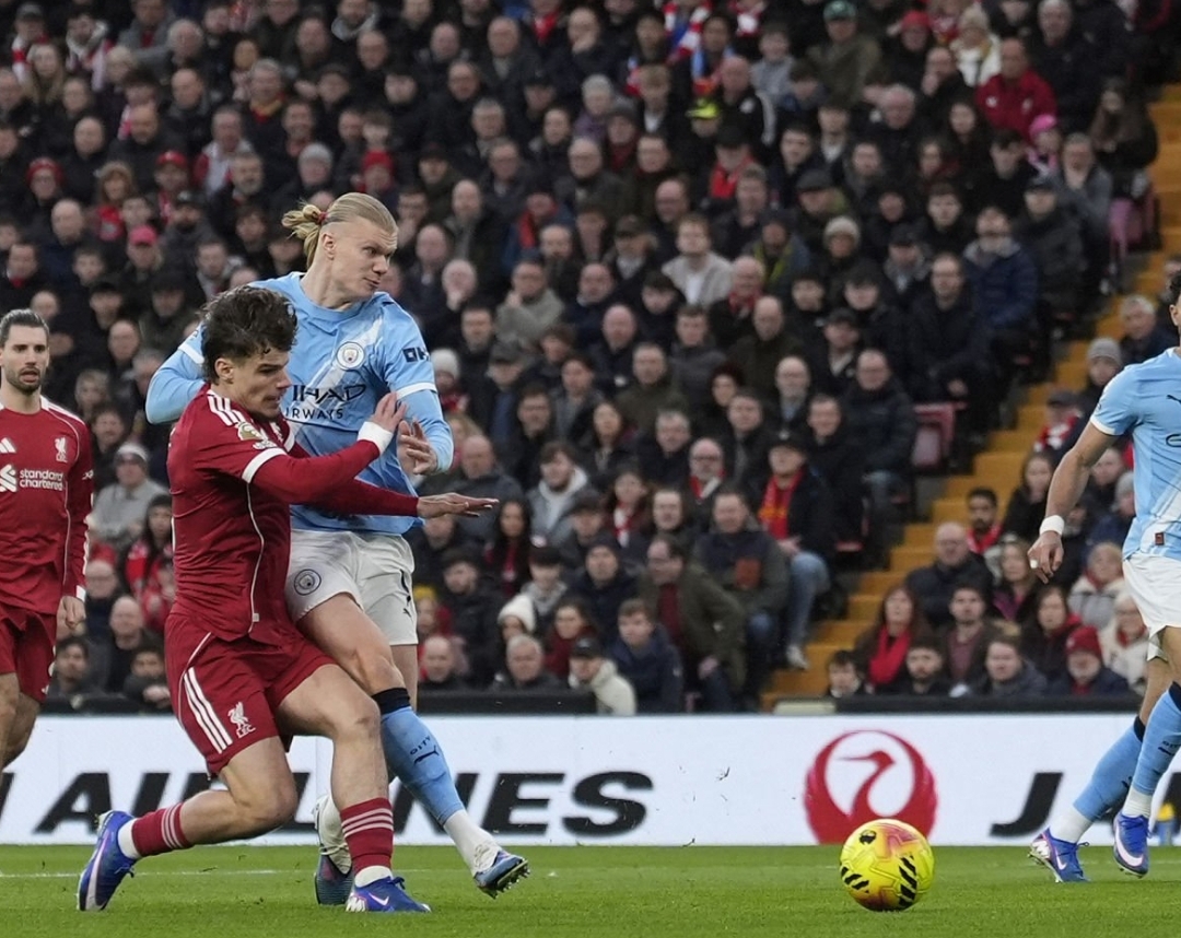 بطولة إنكلترا: مانشستر سيتي يقلب الطاولة على ليفربول ويحافظ على آماله بإحراز اللقب