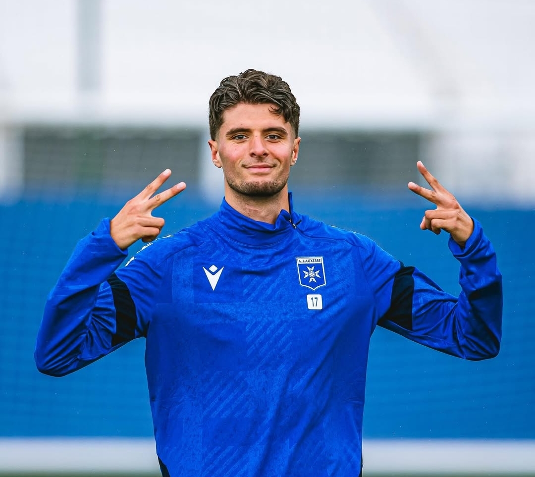 العزوزي تعافى من إلتواء الركبة