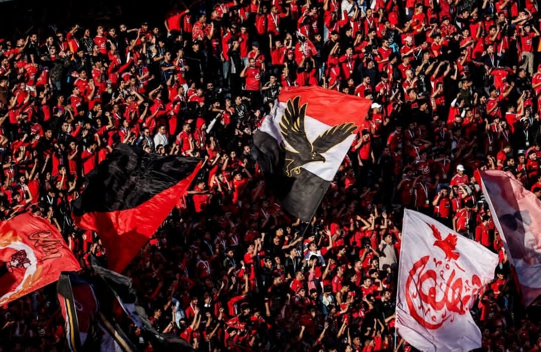 جماهير الأهلي المصري تعتدي على لاعبي الجيش الملكي
