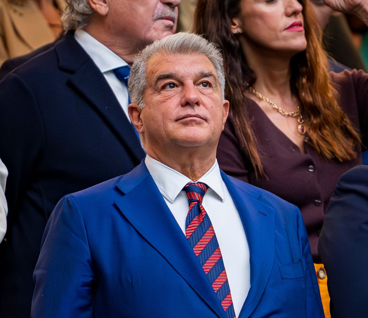 لابورطا يستقيل من رئاسة برشلونة للترشح مجددا