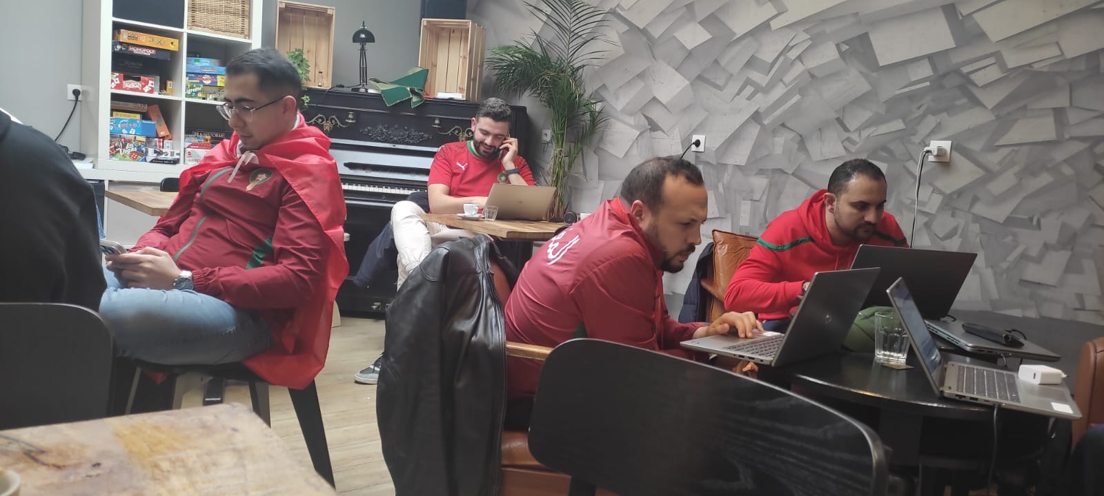 المغاربة ينعشون المطاعم والمقاهي بلانس الفرنسية