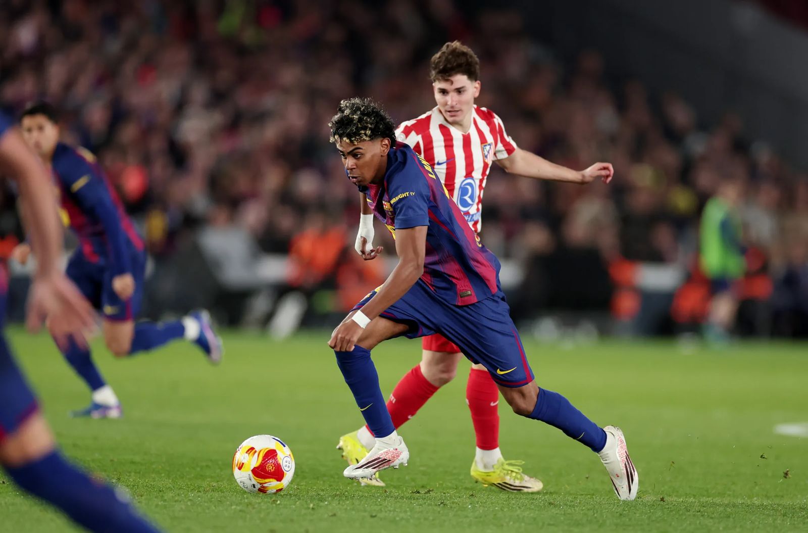 ريمونطادا أم حسم نهائي؟ أتلتيكو مدريد وبرشلونة في مواجهة مرعبة