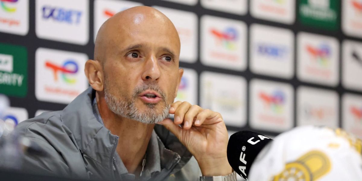 مدرب صن داونز يثير الجدل بتصريحاته حول تسريب فيديو تكتيكي للجيش الملكي قبل نهائي دوري الأبطال