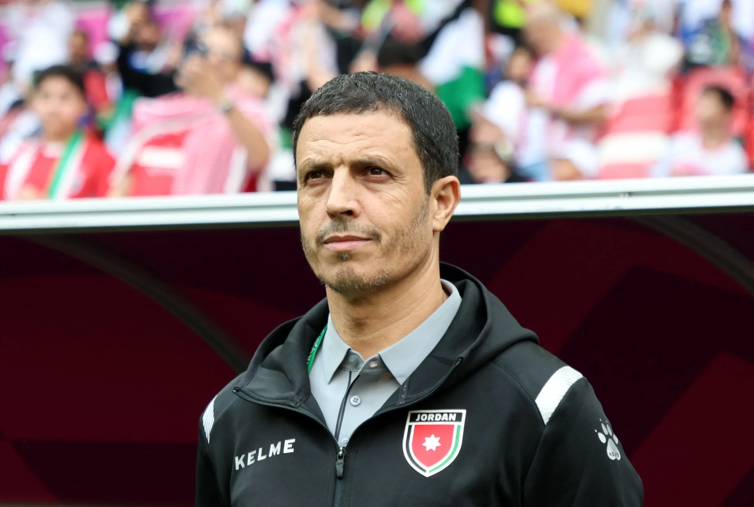 العاهل الأردني يوشح جمال السلامي  بوسام الاستقلال