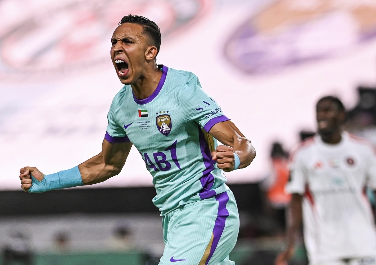 رحيمي يقود العين للفوز بكأس الإمارات بهدفين